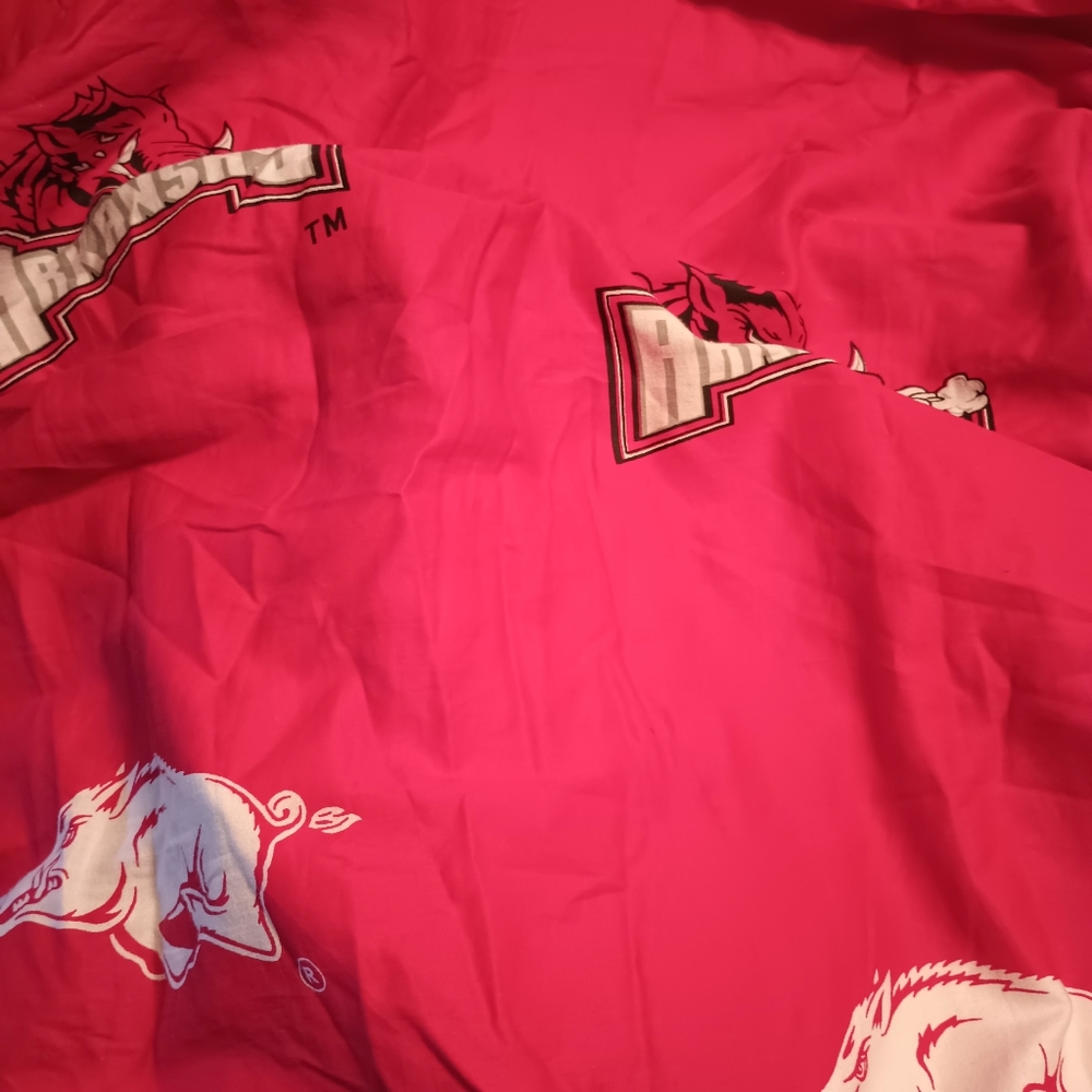 Arkansas Razorback crib sheet and liner . - Picture 4 of 7